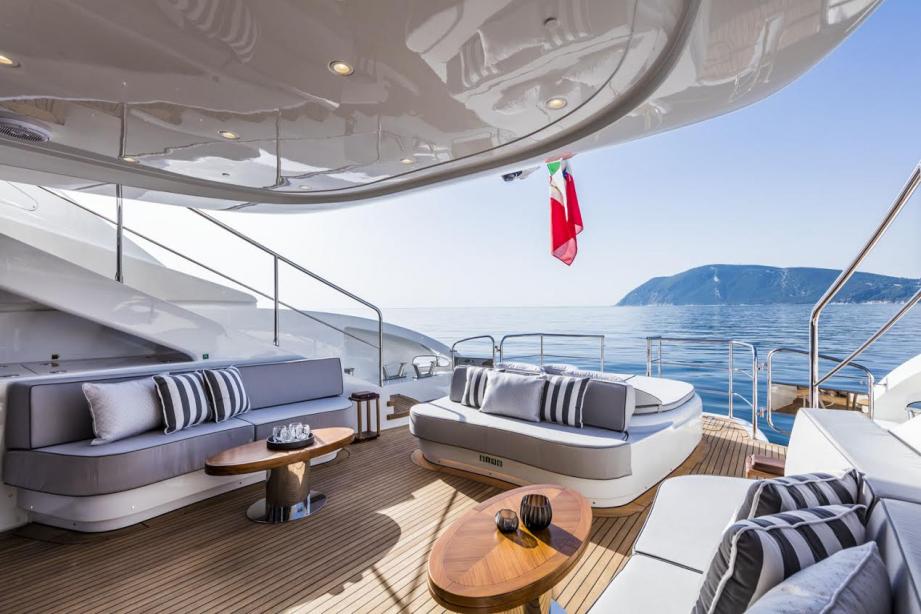 yacht Isa Love