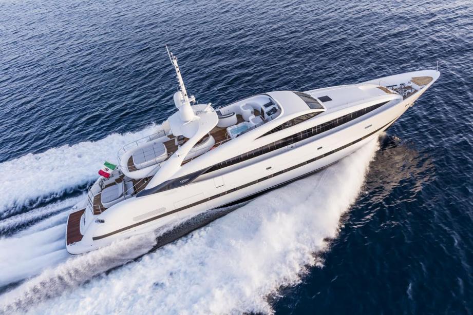 yacht Isa Love