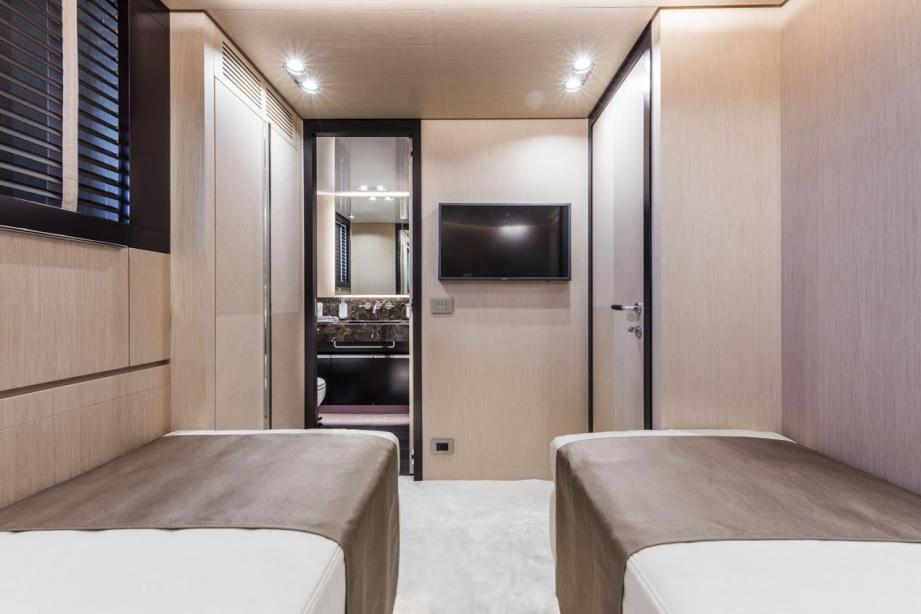 yacht Isa Love