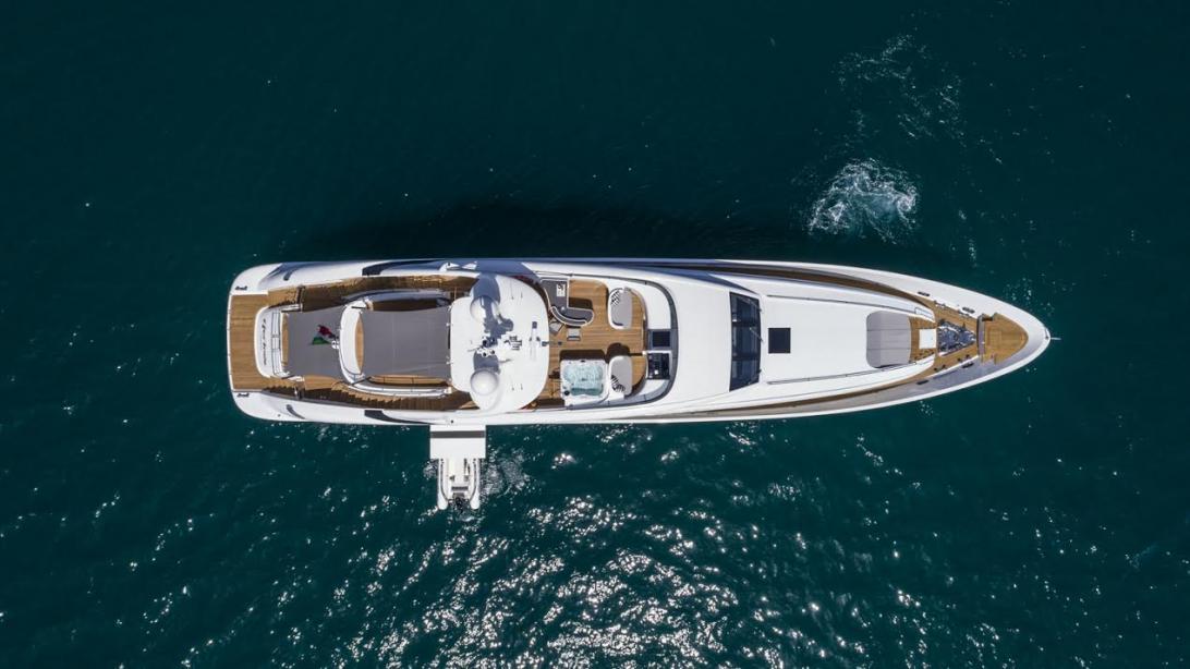 yacht Isa Love