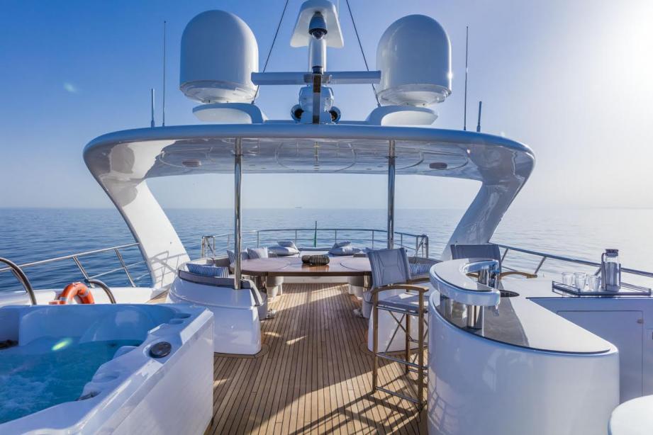 yacht Isa Love