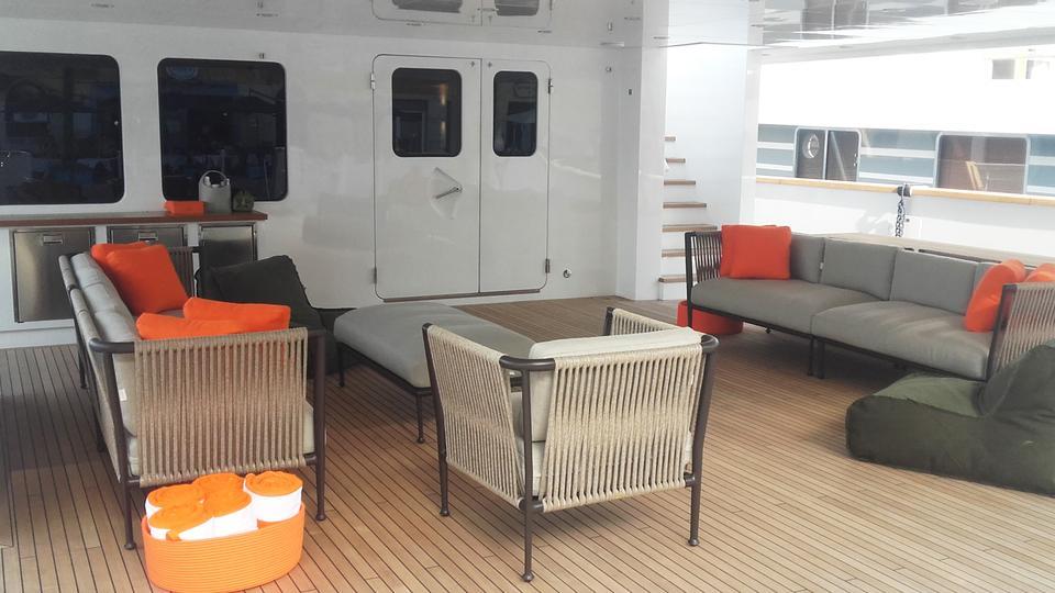 yacht Genesia