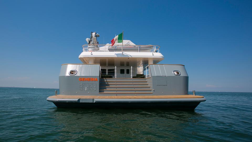 yacht Genesia