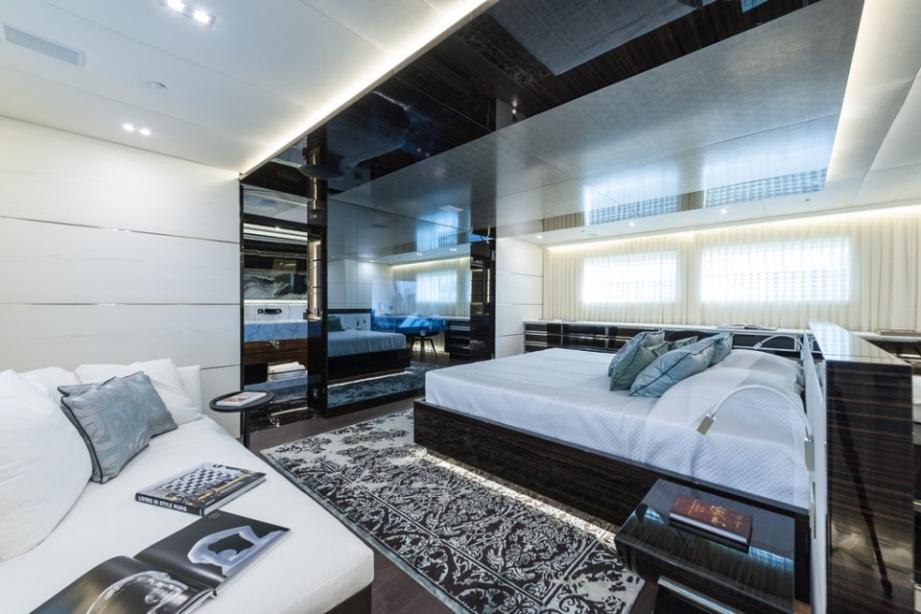 yacht Entourage