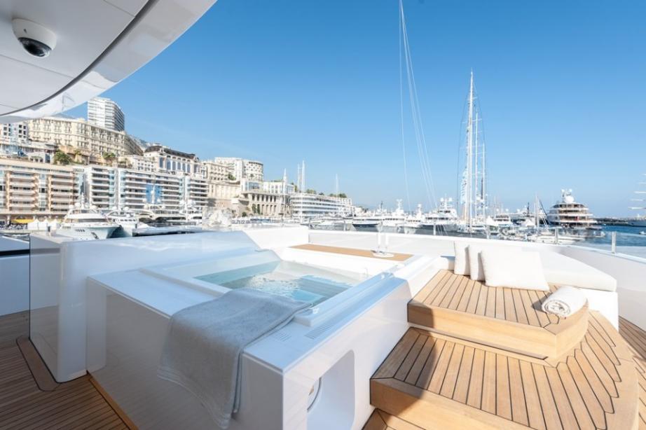 yacht Entourage