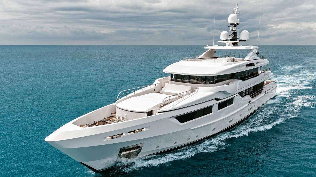 yacht Entourage