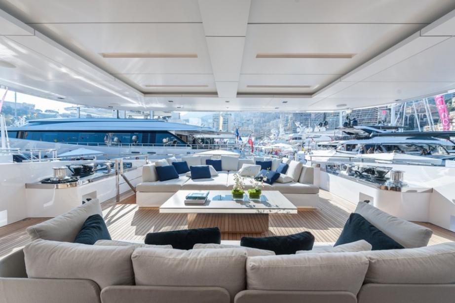 yacht Entourage