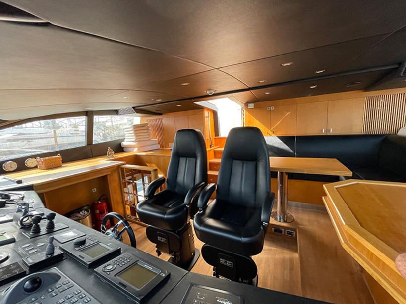yacht Maaos