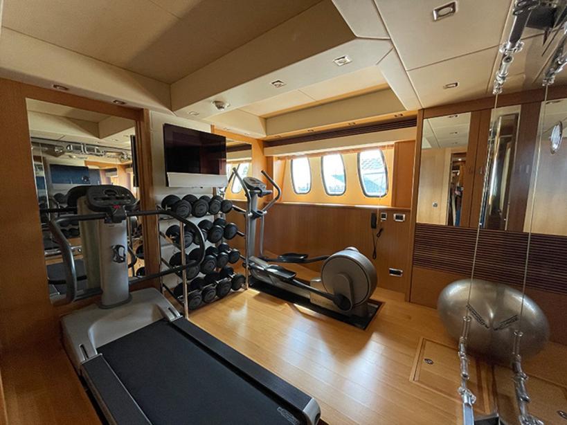 yacht Maaos