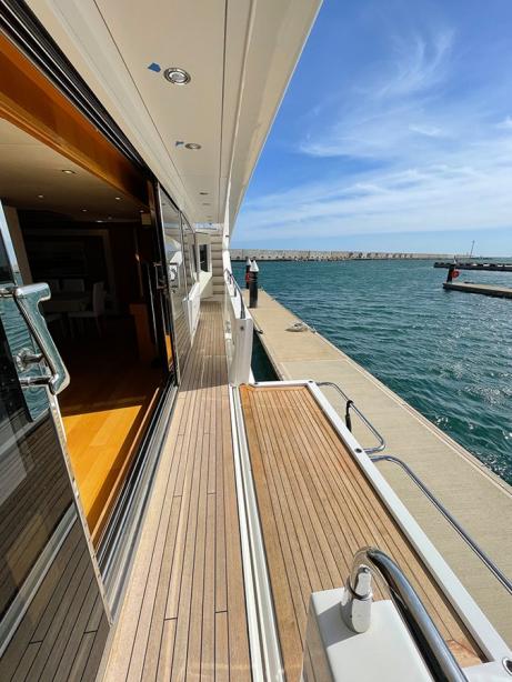 yacht Maaos