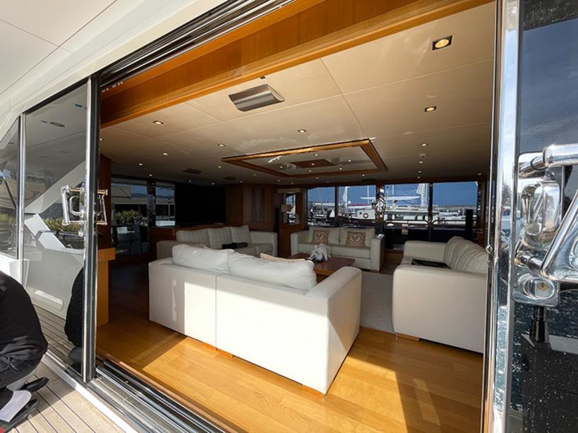 yacht Maaos