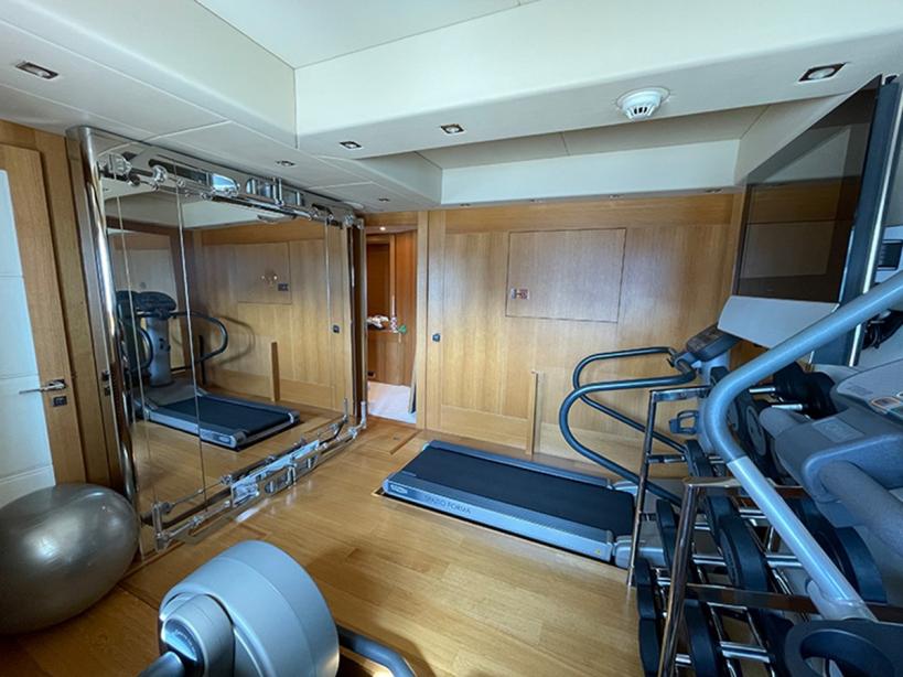 yacht Maaos