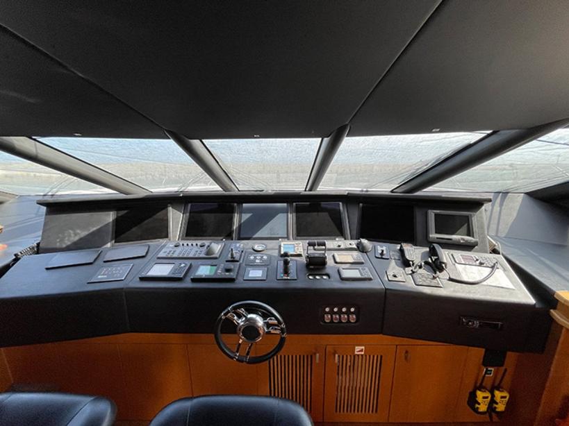yacht Maaos
