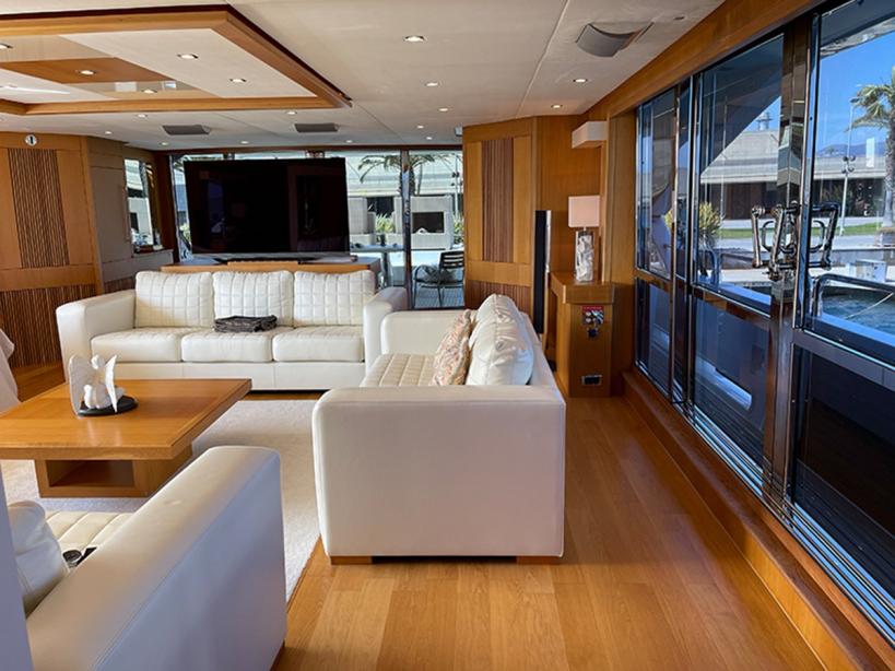 yacht Maaos