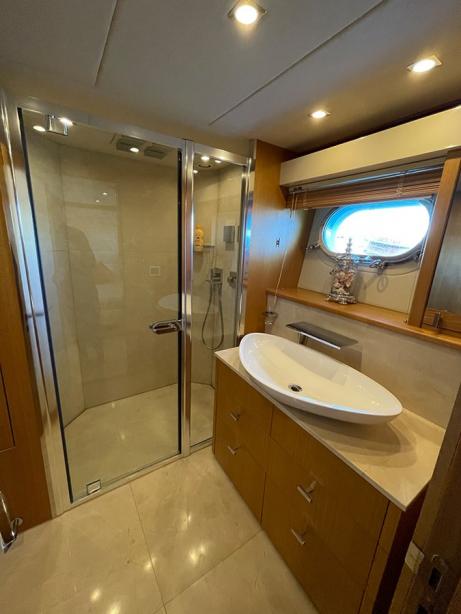 yacht Maaos