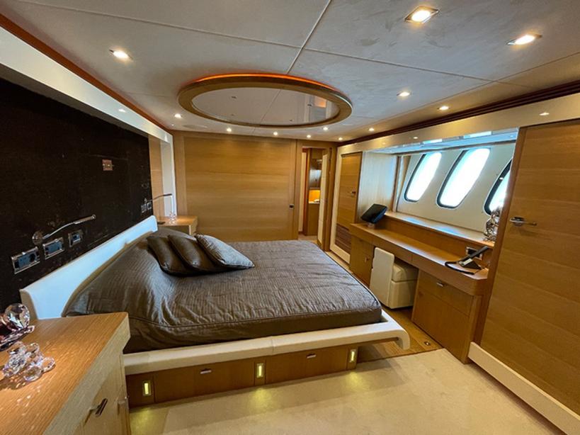 yacht Maaos