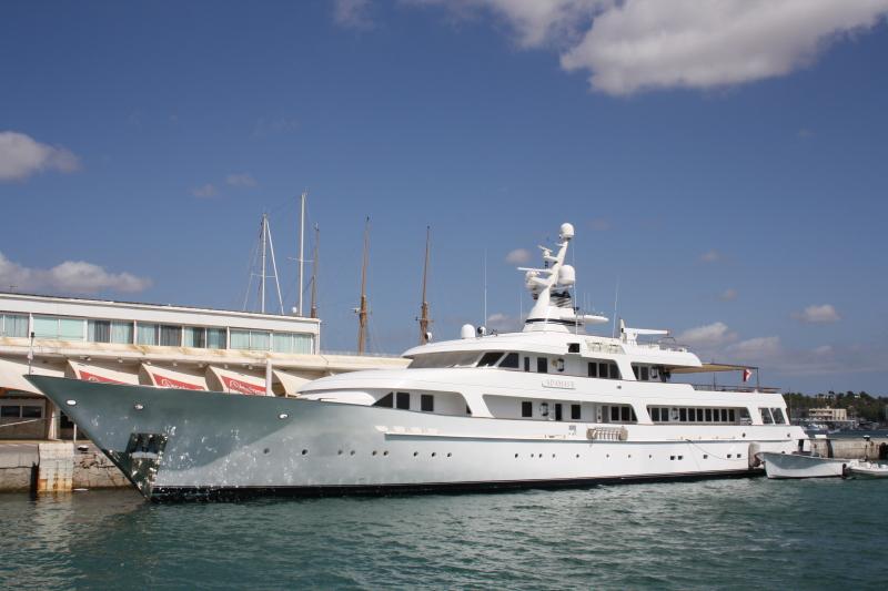 yacht Adamas II