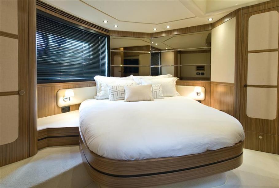 yacht Mistral