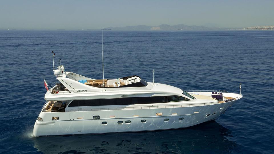 yacht Nashira