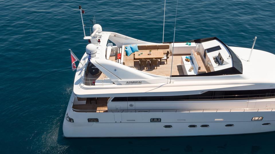 yacht Nashira