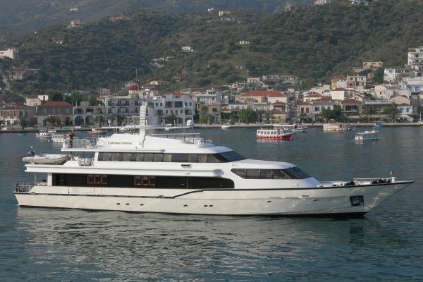 yacht Carmen Serena