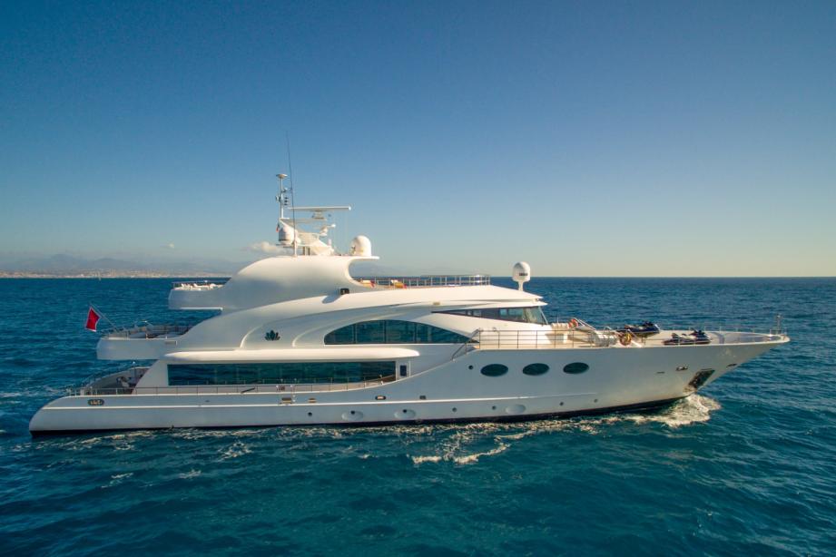 yacht Slo Mo Shun