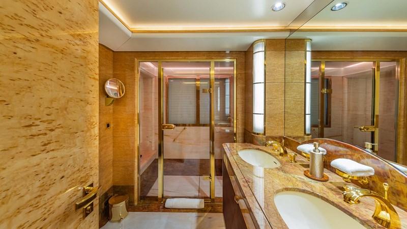 yacht Amadeus