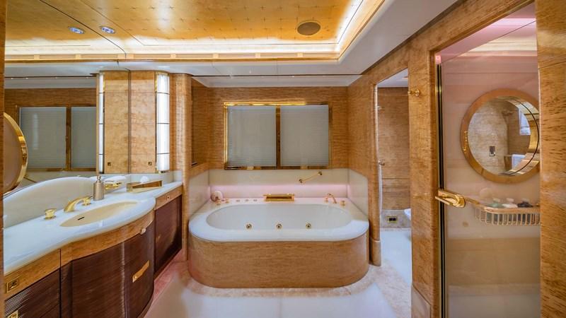 yacht Amadeus