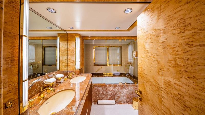 yacht Amadeus