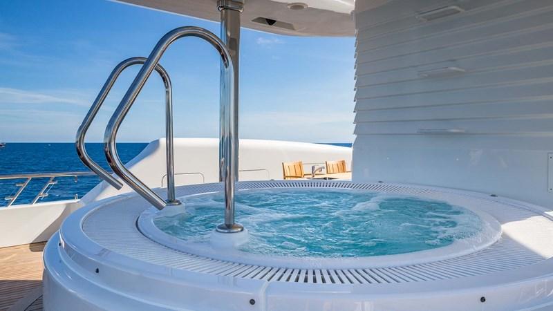 yacht Amadeus