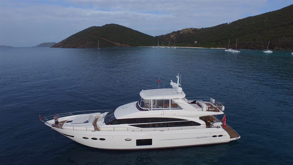 yacht Redhead