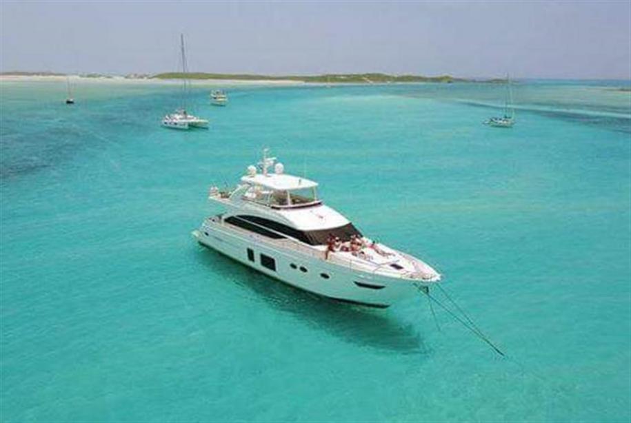 yacht Redhead