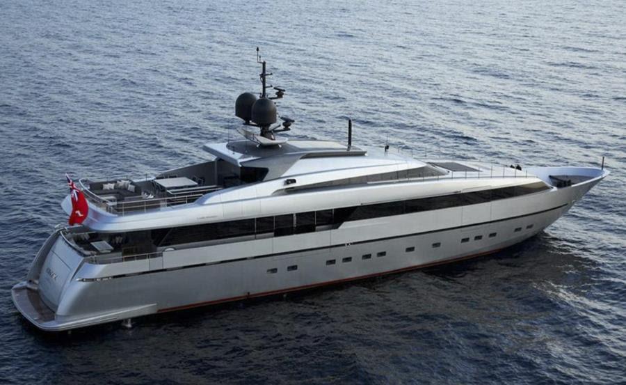 yacht Naia