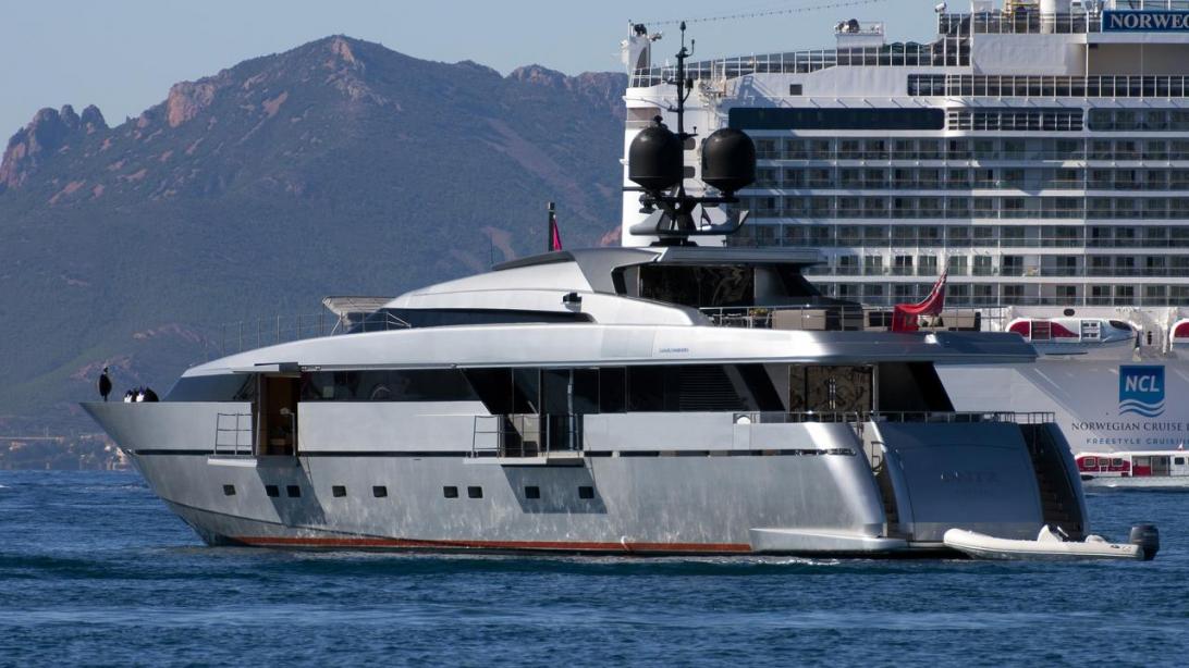 yacht Naia