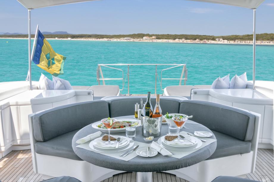 yacht Four Friends