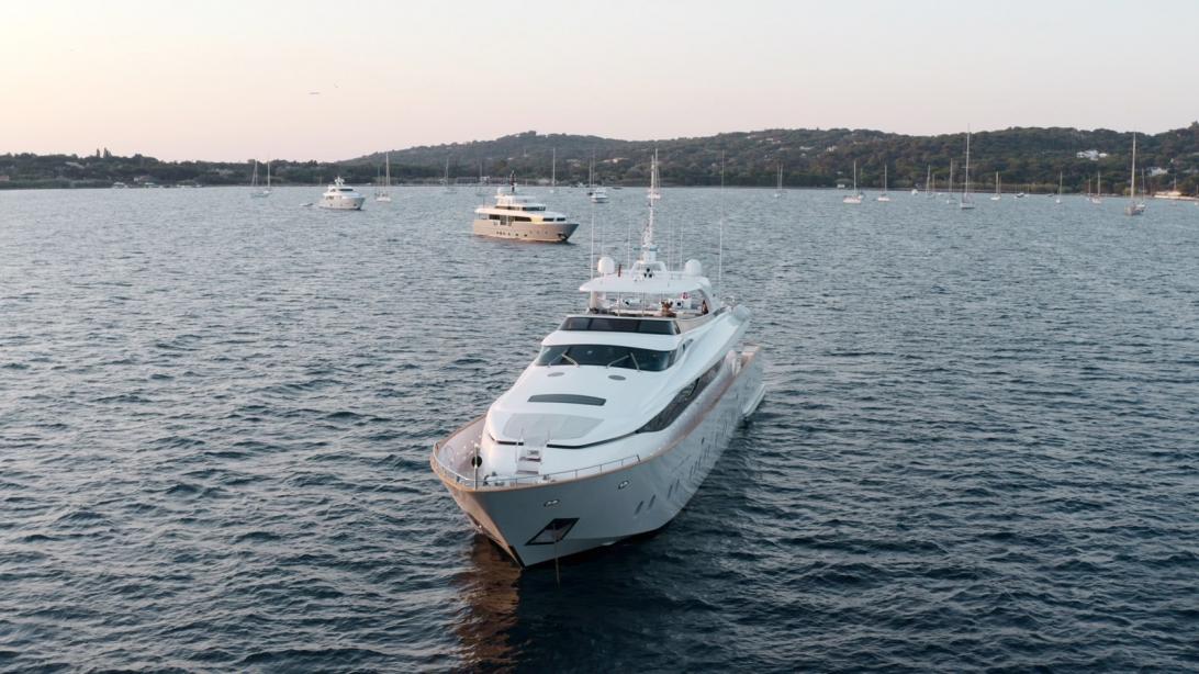 yacht M