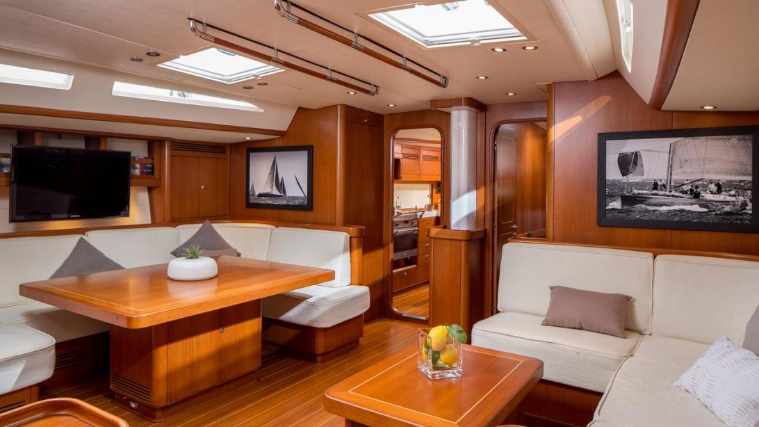 yacht Elise Whisper