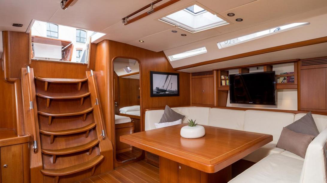 yacht Elise Whisper