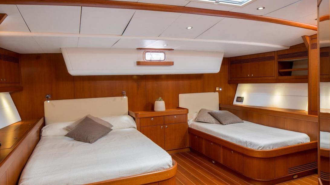 yacht Elise Whisper