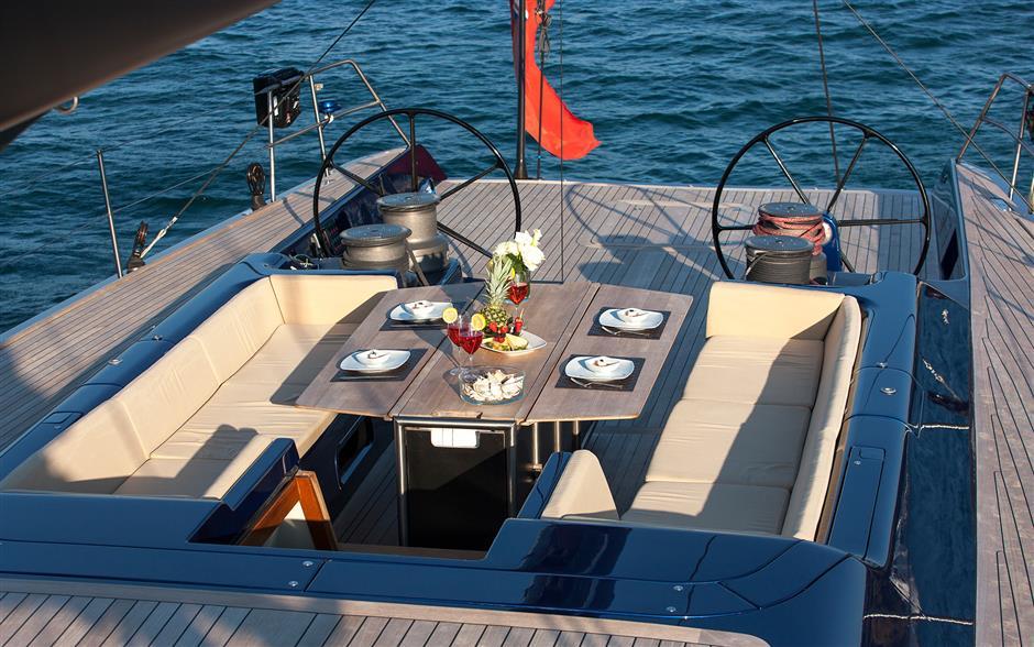 yacht Inti Cube