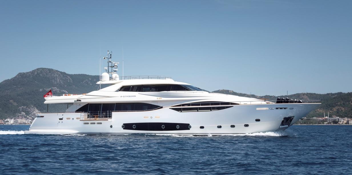 yacht Argento
