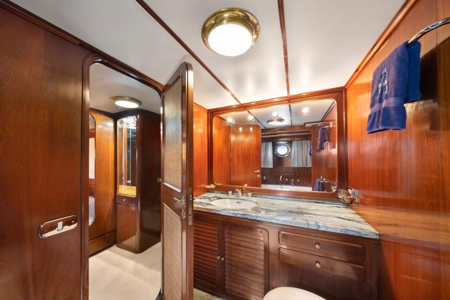 yacht Athina