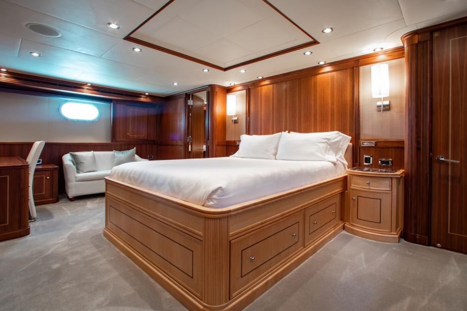 yacht Blacksheep