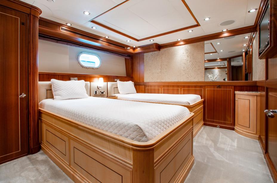 yacht Blacksheep