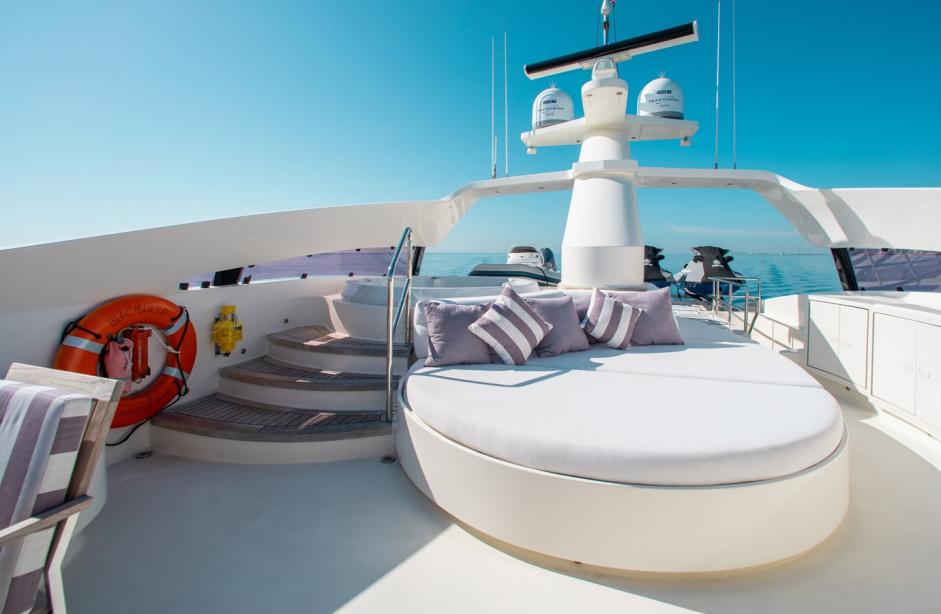 yacht Blacksheep