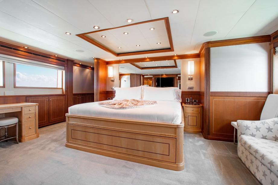 yacht Blacksheep