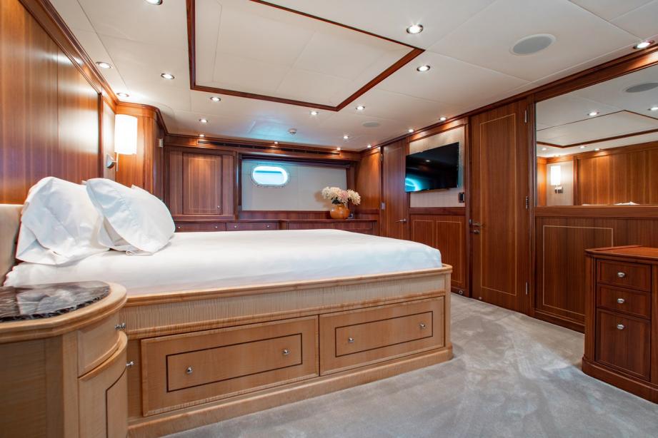 yacht Blacksheep
