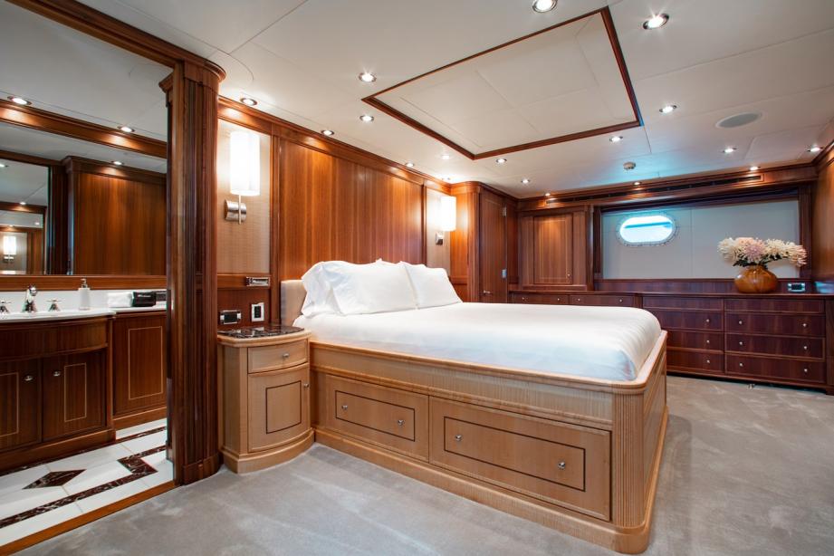 yacht Blacksheep