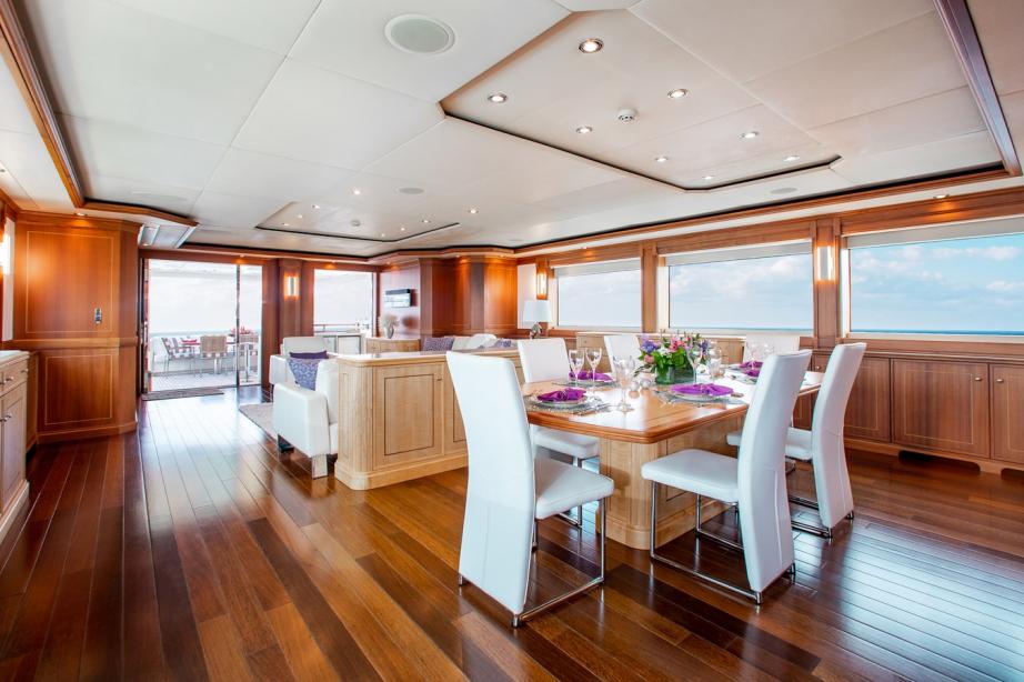 yacht Blacksheep
