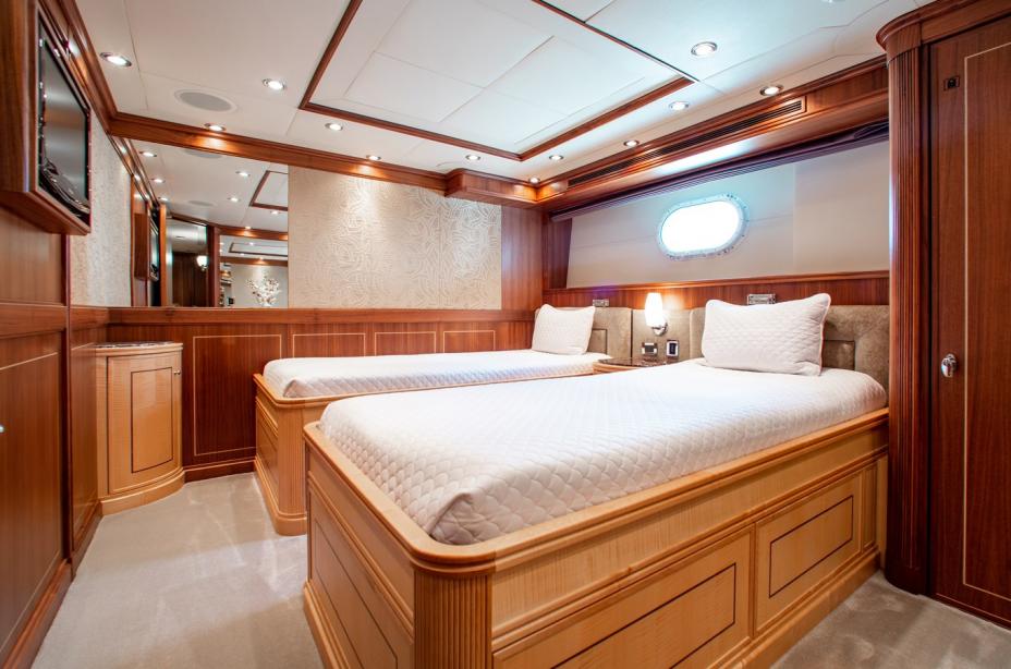 yacht Blacksheep